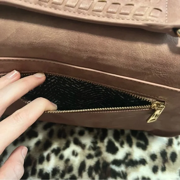 Urban Expressions women’s dusty pink saddle bag boho - Picture 10 of 13